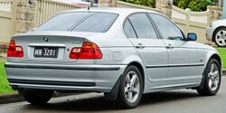 1998-2001 BMW 328i (E46) sedan (2011-07-17) 02.jpg