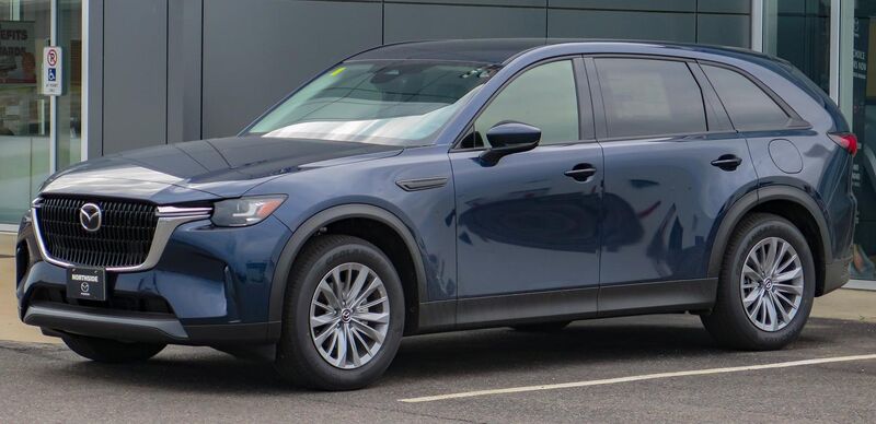 File:2024 Mazda CX-90 Mild Hybrid Inline 6 Turbo GS-L AWD in Deep Crystal Blue Mica, Front Left, 09-10-2023.jpg