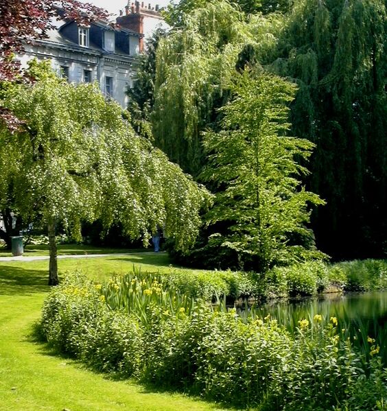 File:Public garden in Tours, France.jpg
