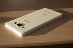 Samsung Galaxy A5 (16144920672).jpg