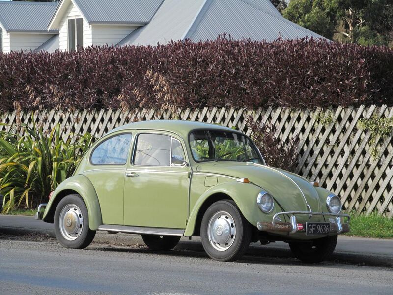 File:1972 Volkswagen Beetle (15315845681).jpg