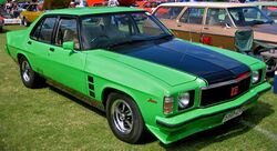 1976-1977 Holden HX Monaro GTS sedan 01.jpg