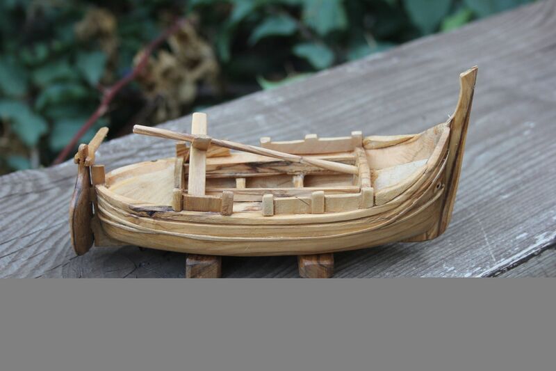 File:A model of a Maltese "Ferilla" boat..jpg