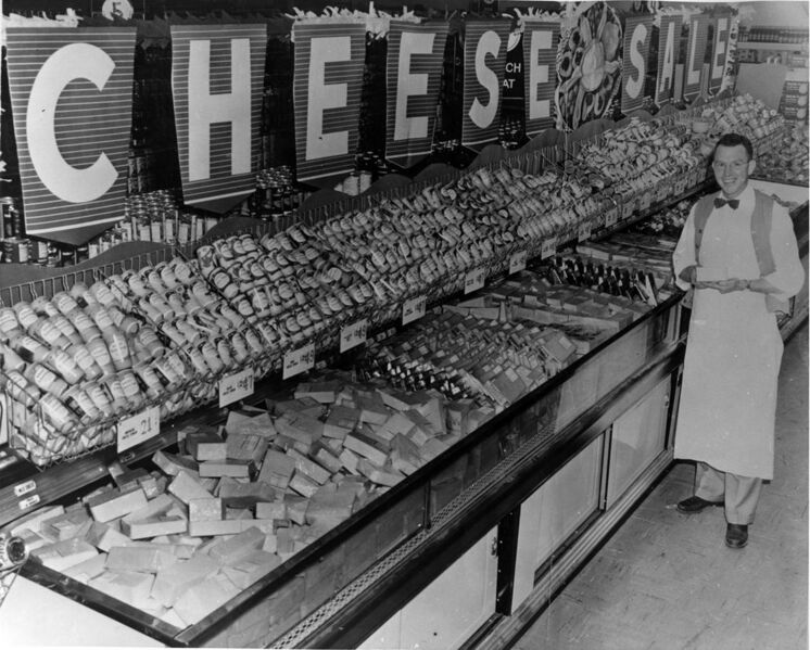 File:Albertson's cheese department, 1955.jpg
