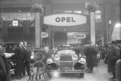 Bundesarchiv Bild 102-06825, Berlin, Internationale Automobilausstellung.jpg