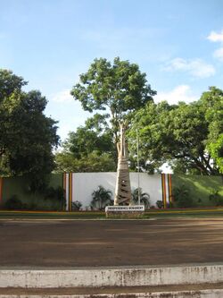 Independence Monument (Kampala) 02.JPG