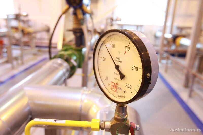 File:Natural gas pressure gauge.jpg