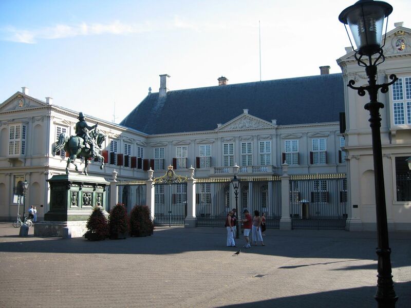 File:Noordeinde Palace.jpg