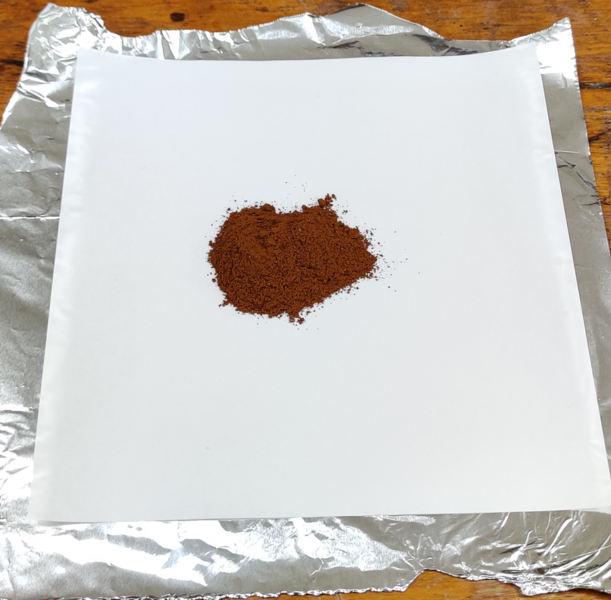 File:Powder sample of Co(NCS)2.png