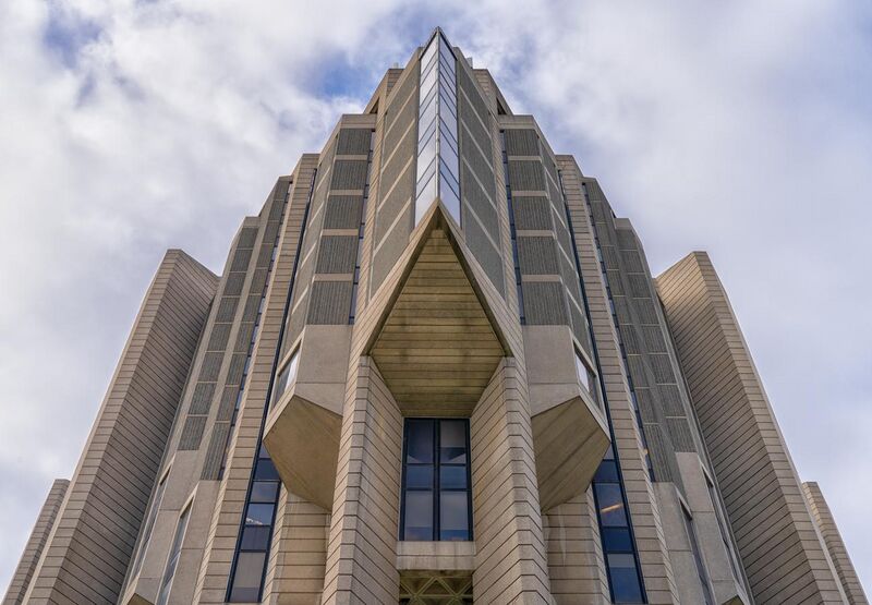 File:Robarts Research Library, Toronto.jpg