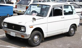 1969-1970 Daihatsu Fellow Custom sedan.jpg