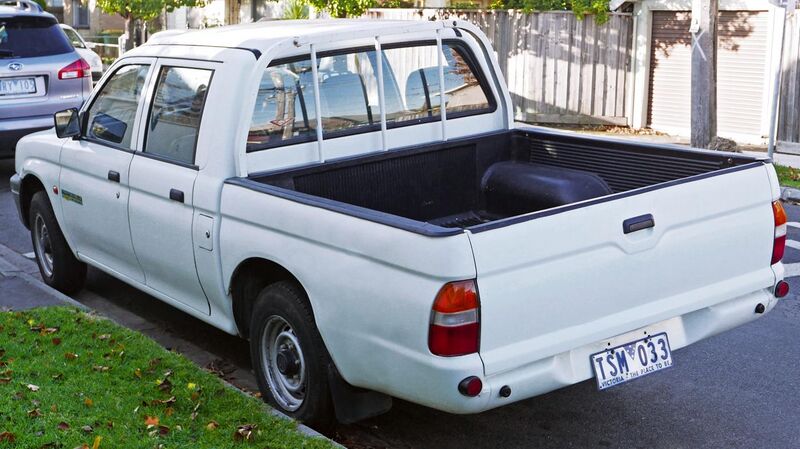 File:1999 Mitsubishi Triton (MK) GLX 4-door utility (2015-05-28) 02.jpg
