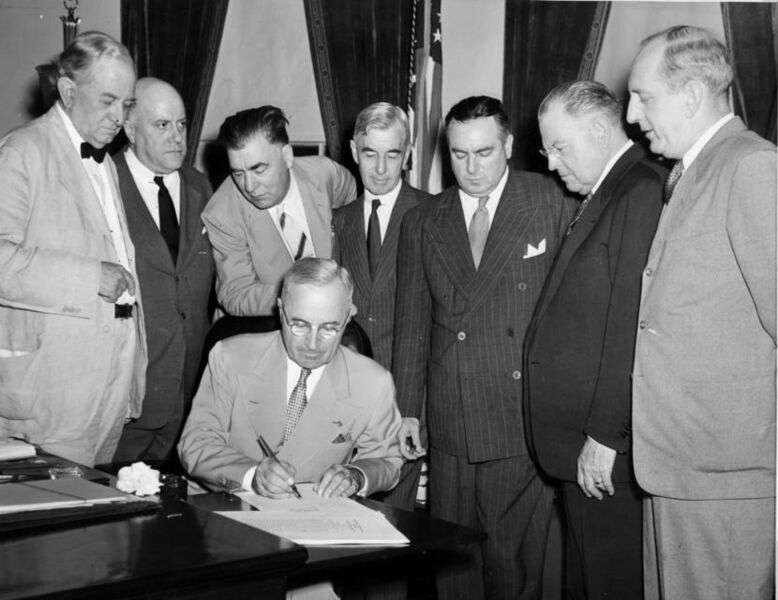 File:Atomic Energy Act of 1946 signing.jpg