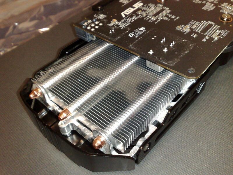 File:Cooling system on an ASUS GTX-650 Ti TOP Cu-II graphics card.jpg