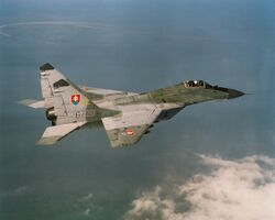 Een MiG-29 van de Slowaakse luchtmacht in de vlucht (2156 018809).jpg