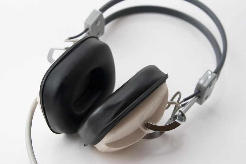 File:Headphones 1.jpg