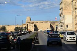 Malta - Valletta - Misrah Sant' Iermu + Fort St. Elmo 01 ies.jpg