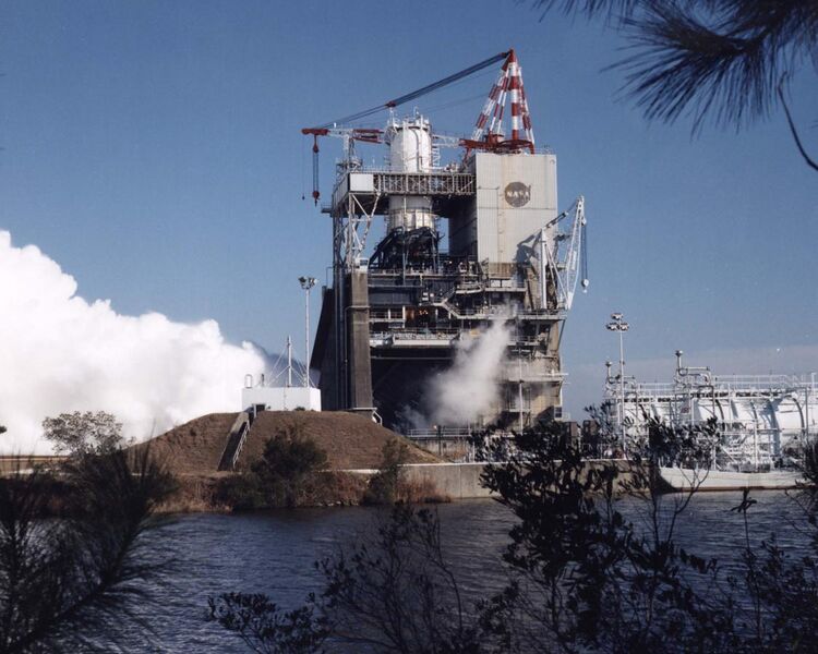 File:Space Shuttle Main Engine test on A-1 in Stennis Space Center.jpg