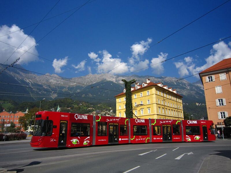 File:Trambahn in Innsbruck.jpg