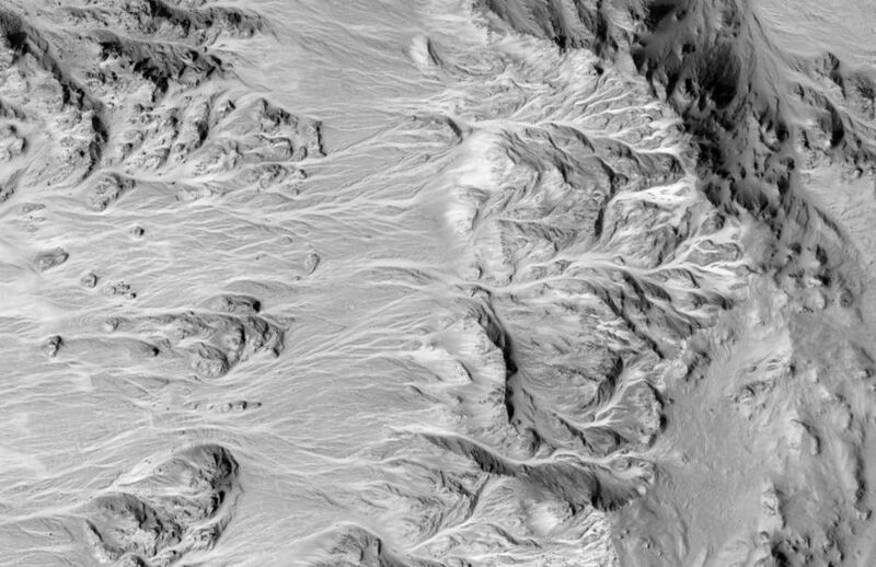 File:Alluvial Fans in Mojave Crater.jpg
