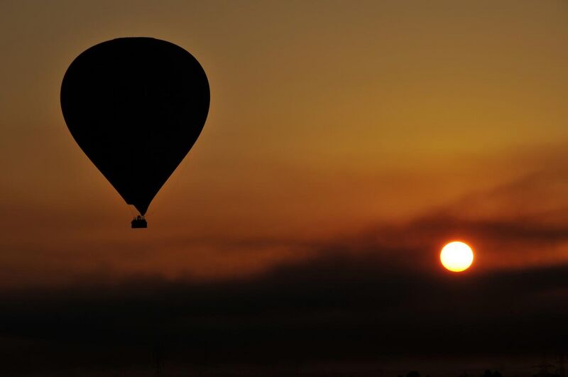 File:Balloon over Luxor - Egypt denoised.jpg