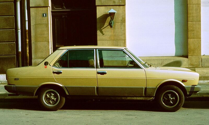 File:Fiat 131 with plastic dodgem panels in profile.jpg