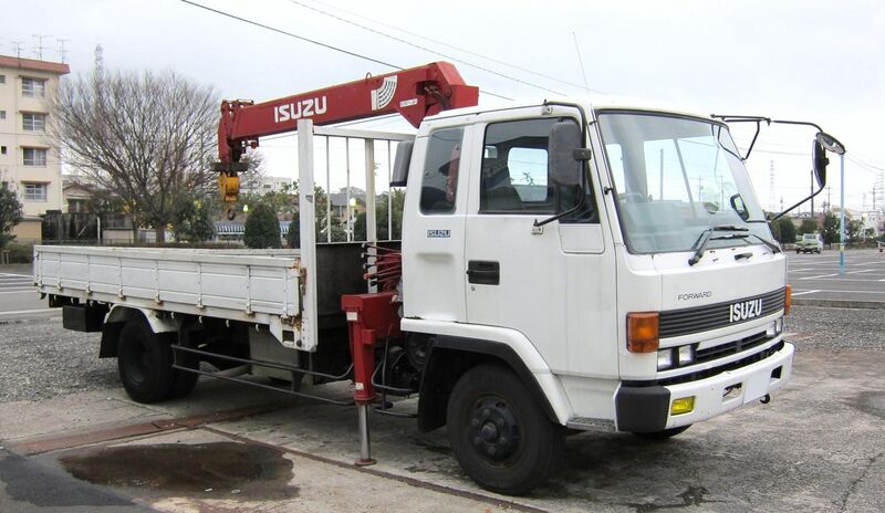 File:Isuzu Forward, third generation with crane.jpg