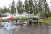 MiG-21UM (MK-126) Keski-Suomen ilmailumuseo 2.JPG