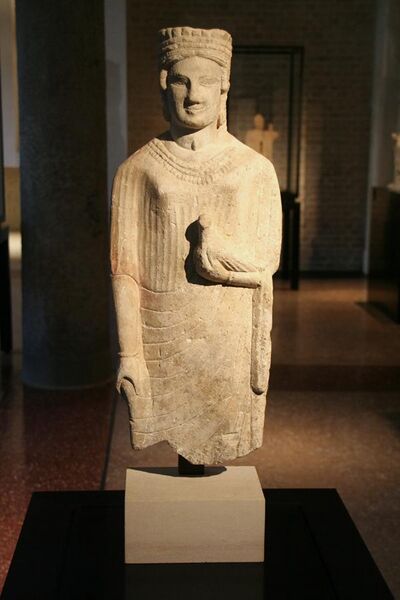 File:Neues Museum - Aphrodite - Die große Göttin von Zypern.jpg