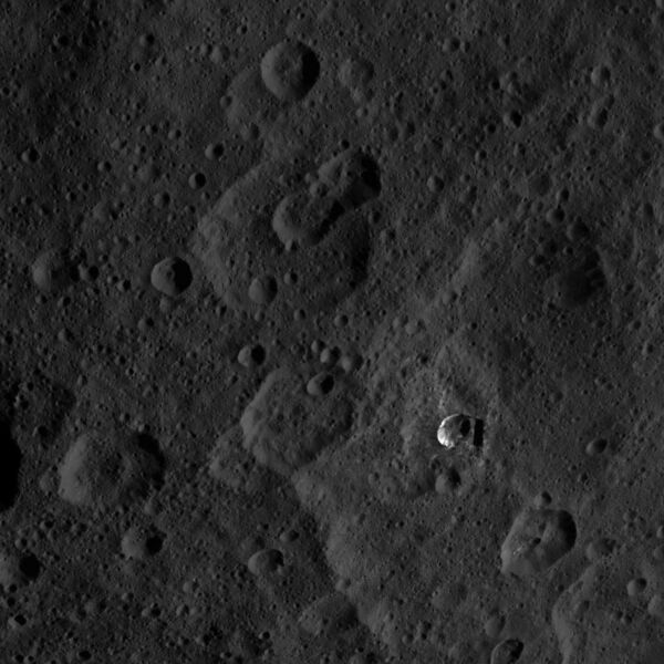 File:PIA19979-Ceres-DwarfPlanet-Dawn-3rdMapOrbit-HAMO-image37-20150920.jpg
