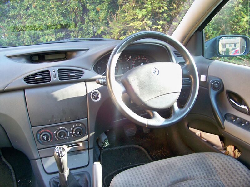 File:Renault Laguna interior.jpg