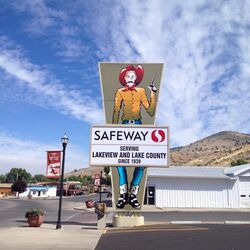 Safeway store sign in Lakeview, Oregon..jpg