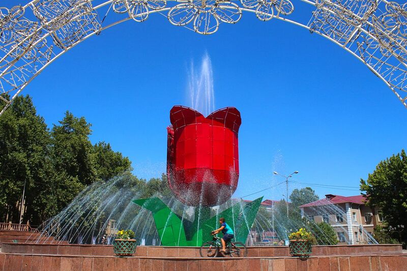 File:Tulip-Fountain-Shymkent-Kazakhstan.jpg