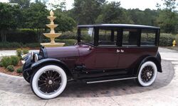 1921 Cadillac Suburban.jpg