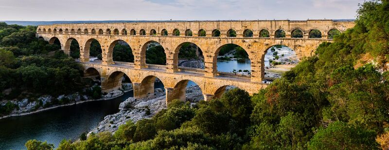 File:Pont du Gard BLS.jpg