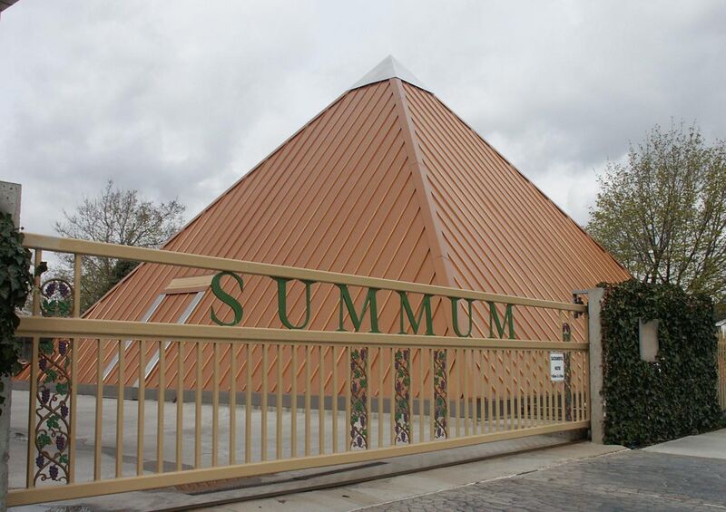 File:Summum Pyramid SE 20030406.jpg