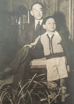 Watanabe Satoshi with his son.JPG