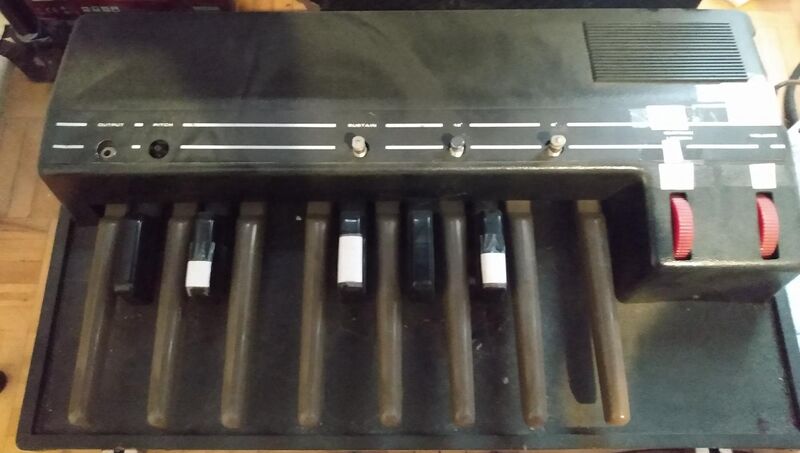File:1970s Crumar bass pedalboard for organ, a standalone unit with bass synthesizer.jpg