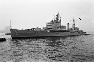 Engels vlootbezoek aan Rotterdam De Engelse kruiser Tiger loopt binnen, Bestanddeelnr 915-5467.jpg