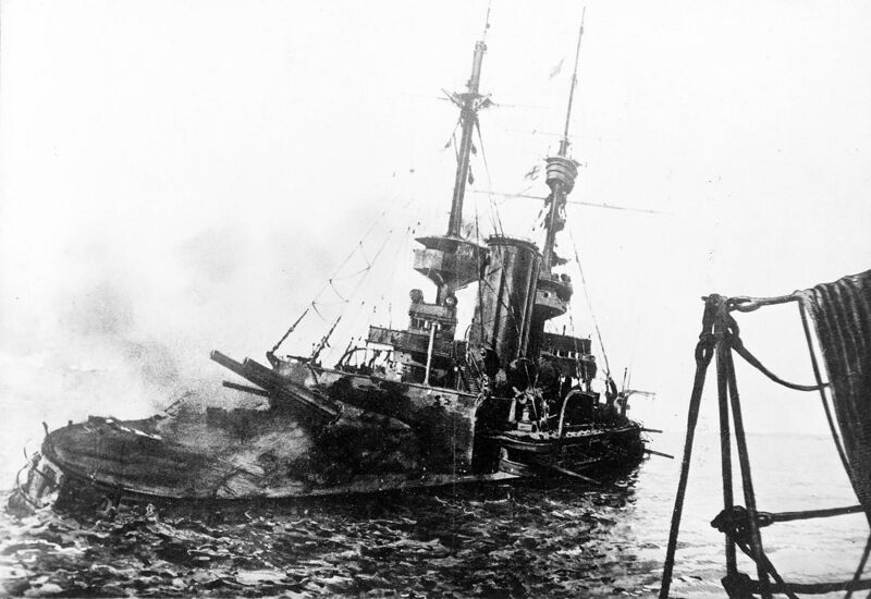 File:HMS Irresistible abandoned 18 March 1915.jpg