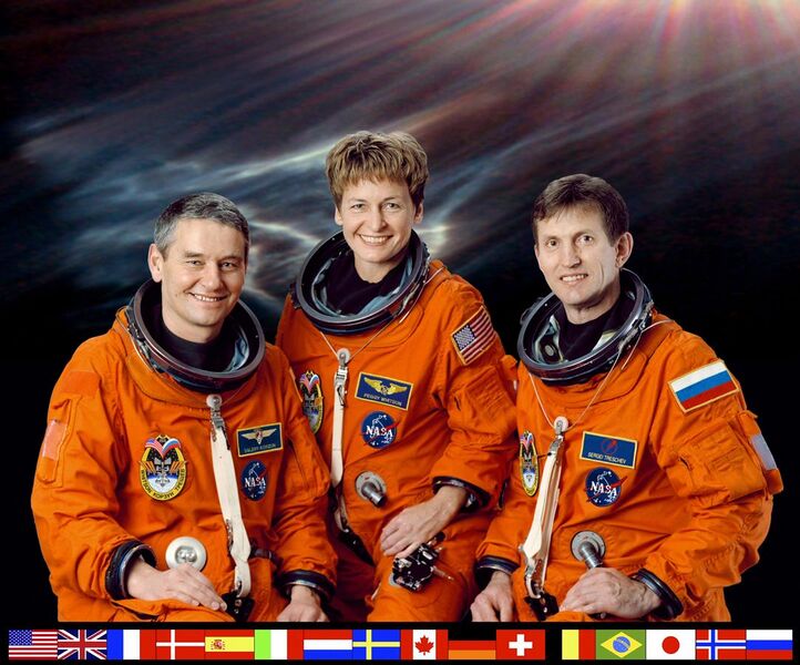 File:ISS Expedition 5 crew.jpg