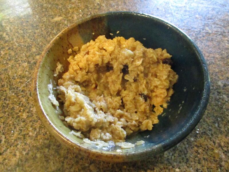 File:Oatmeal with raisins and chopped walnuts 5.jpg