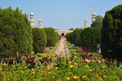 Tomb of Jahangir and gardens.jpg