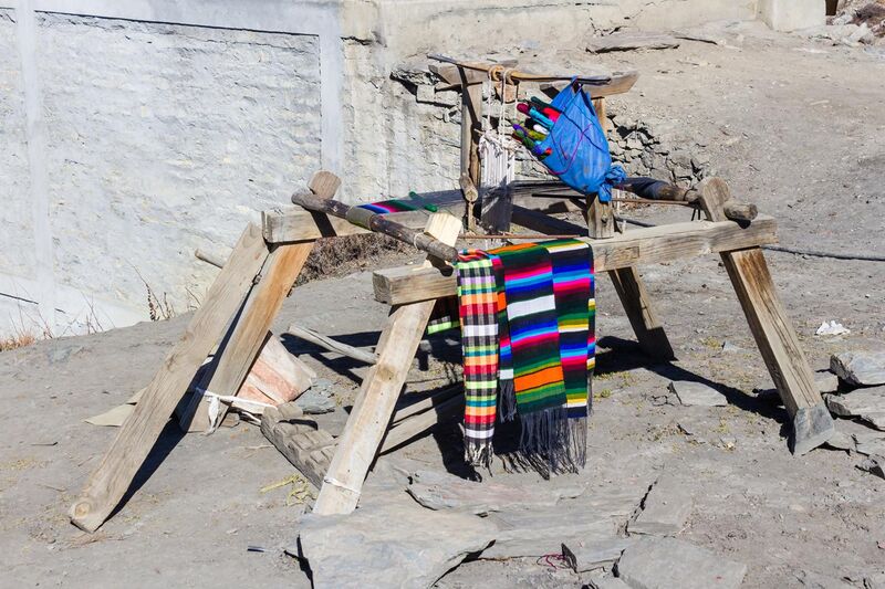 File:Traditional loom at Ranipauwa-Muktinath, Nepal-WLV-1197.jpg
