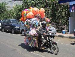 Balloon Salesman (6337601226).jpg