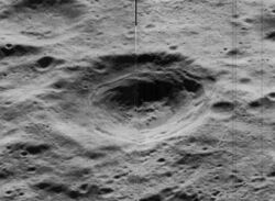 Harriot crater 5163 med.jpg