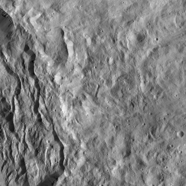 File:PIA20667-Ceres-DwarfPlanet-Dawn-4thMapOrbit-LAMO-image87-20160322.jpg