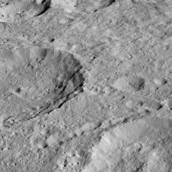 File:PIA20868-Ceres-DwarfPlanet-Dawn-4thMapOrbit-LAMO-image146-20160530.jpg