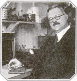 Greenleaf Whittier Pickard in his Boston laboratory.PNG