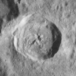 Lindenau crater 4083 h3.jpg